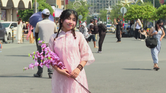TP. Hồ Chí Minh mở rộng không gian công cộng, rộn ràng điểm "check-in" đón Tết sớm - Ảnh 4.