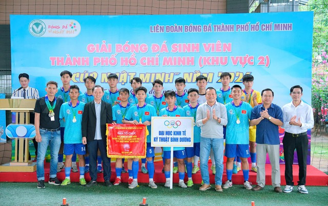 Kết thúc Giải bóng đá sinh viên TP. Hồ Chí Minh khu vực 2 - Ảnh 1.