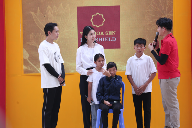 Hai anh em mồ côi cha, phải sống xa mẹ vì phòng trọ chật hẹp - Mái ấm gia đình Việt - Ảnh 7.