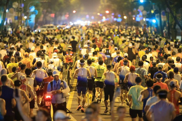 HCMC Marathon 2026: Gần 11.000 bước chạy bền bỉ tiến vào năm 2026 đầy cảm xúc! - Ảnh 1.
