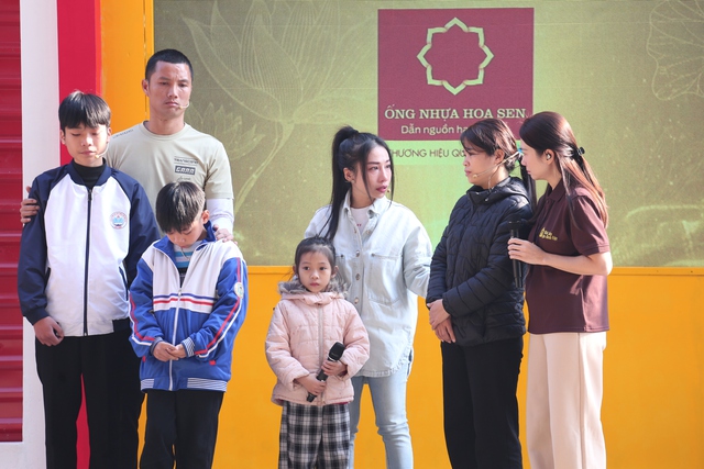 "Mái ấm gia đình Việt" trao hơn 2,5 tỉ đồng cho 18 hoàn cảnh khó khăn tại Hải Phòng - Ảnh 4.