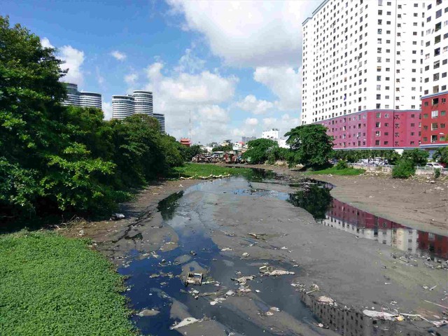Rạch ô nhiễm sát trung tâm TP. Hồ Chí Minh sắp trở thành không gian xanh - Ảnh 2.