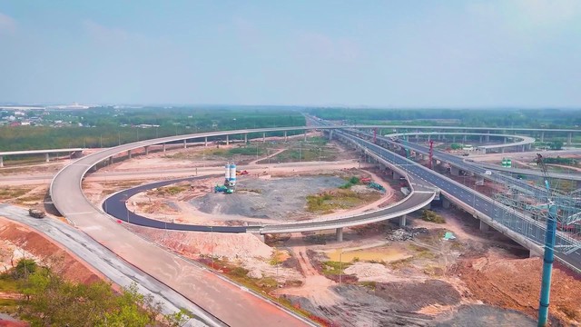 60 Giây ngày 13/1/2026 | Đường Lê Lợi khoác áo mới: Diện mạo trung tâm thành phố được thay đổi - Ảnh 2.