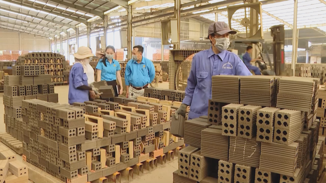 Thời sự HTV ngày 13/1/2026 | Hàng ngàn “việc tìm người” đầu năm 2026, tuyển dụng trực tuyến chiếm ưu thế - Ảnh 2.