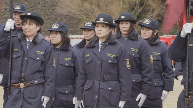 Nhật Bản: Mãn nhãn màn trình diễn phun nước đón năm mới của 1.300 lính cứu hỏa - Ảnh 4.