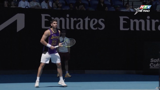 Carlos Alcaraz tập luyện chuẩn bị cho Úc mở rộng - Ảnh 1.