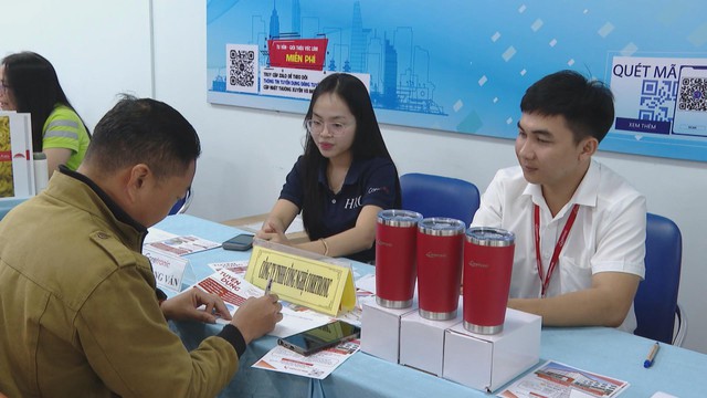 Ngày hội việc làm kết nối đa điểm, mở rộng cơ hội cho người lao động tại TP.Hồ Chí Minh - Ảnh 3.