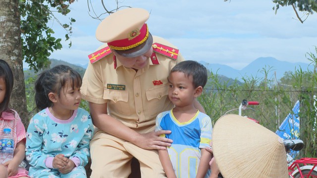 Trao tặng “Ngôi nhà Khăn quàng đỏ” cho đội viên có hoàn cảnh khó khăn tại Lâm Đồng - Ảnh 5.