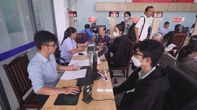 60 Giây ngày 14/1/2026 | Sổ trắng, số xanh được cấp đổi sang sổ hồng theo quy định mới - Ảnh 2.