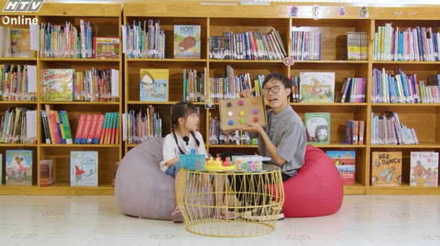 Chậm: Phát triển kỹ năng vận động tinh thông qua bài tập vặn nắp chai - Ảnh 1.