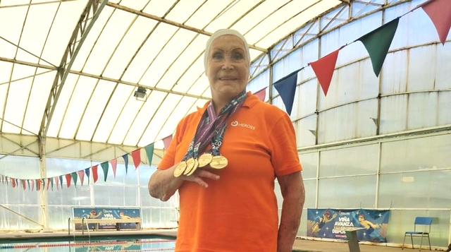 Cảm hứng tích cực từ cụ bà Eliana Busch đam mê bơi lội - Ảnh 3.