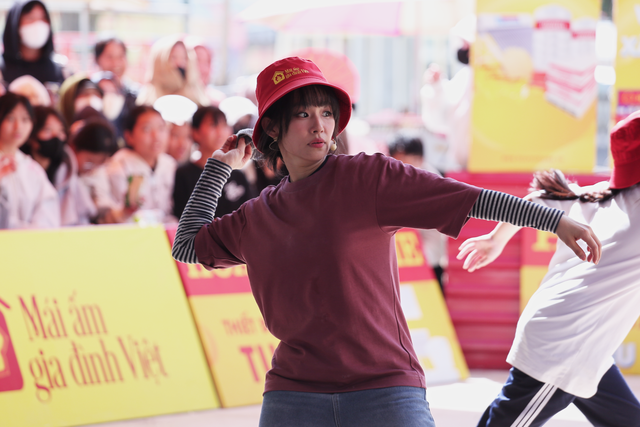 "Mái ấm gia đình Việt": Lương Bích Hữu, Minh Dự nghẹn ngào trước những phận đời mồ côi - Ảnh 3.