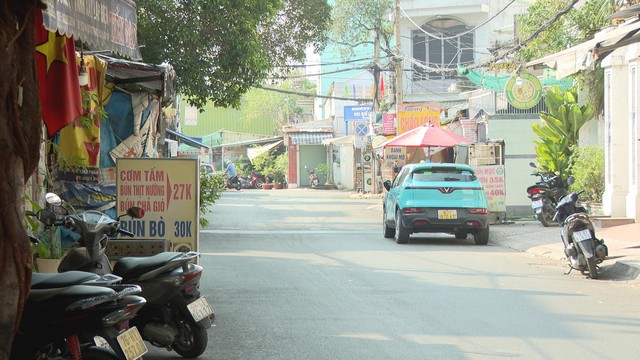 Phường Gò Vấp trao quyết định bồi thường, hỗ trợ tái định cư dự án mở rộng đường D3 - Ảnh 2.