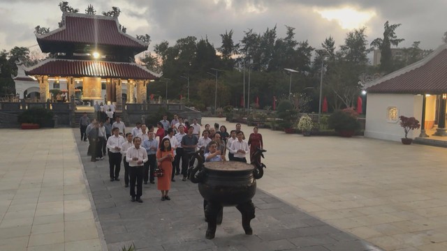 Lãnh đạo TP. Hồ Chí Minh viếng Nghĩa trang liệt sĩ tại Côn Đảo - Ảnh 4.