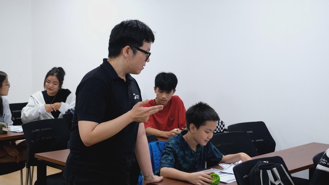 Đổi mới tư duy học ngoại ngữ: Từ học thuộc sang nắm bắt bản chất - Ảnh 2.