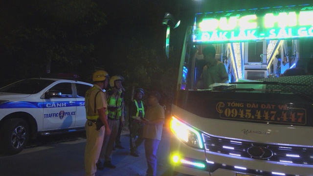 TP. Hồ Chí Minh tăng cường bảo đảm trật tự an toàn giao thông trên Quốc lộ 13 dịp cuối năm - Ảnh 7.