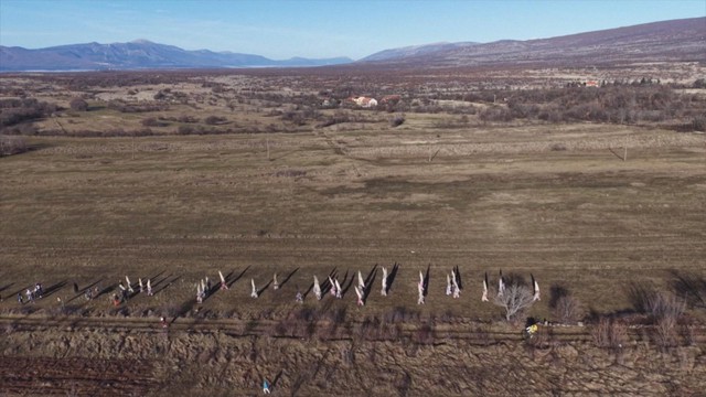 Lễ hội truyền thống kết thúc mùa Đông độc đáo ở Croatia - Ảnh 1.