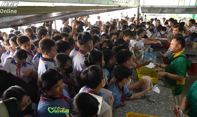 Cùng vượt khó - Tập 12: Viết tiếp ước mơ cho cô học trò nghèo sau biến cố mất mẹ - Ảnh 3.