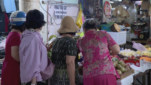 TP. Hồ Chí Minh: Thị trường mua sắm sôi động trong dịp nghỉ Tết Dương lịch 2026 - Ảnh 3.