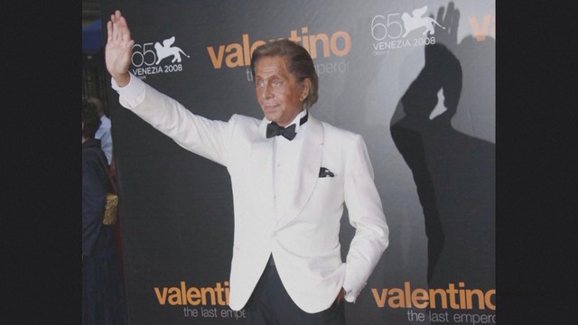 Nhà thiết kế huyền thoại Valentino qua đời ở tuổi 93 - Ảnh 1.