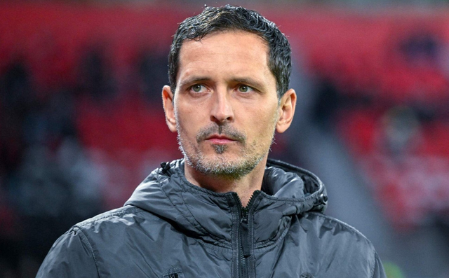 Frankfurt sa thải HLV Dino Toppmoller  - Ảnh 1.