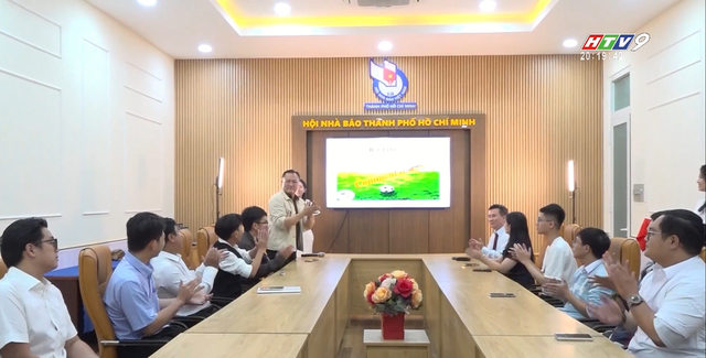 Bế giảng lớp kỹ năng bình luận bóng đá đầu tiên- Ảnh 2.