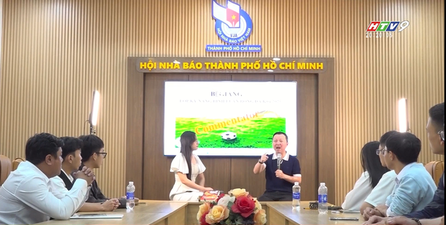 Bế giảng lớp kỹ năng bình luận bóng đá đầu tiên- Ảnh 1.