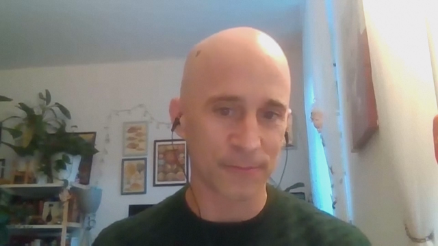 Bò có thể dùng chổi để gãi ngứa - Ảnh 3.