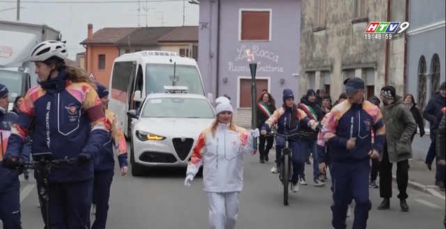 Rước đuốc Olympic tiếp tục hành trình xuyên nước Ý - Ảnh 1.