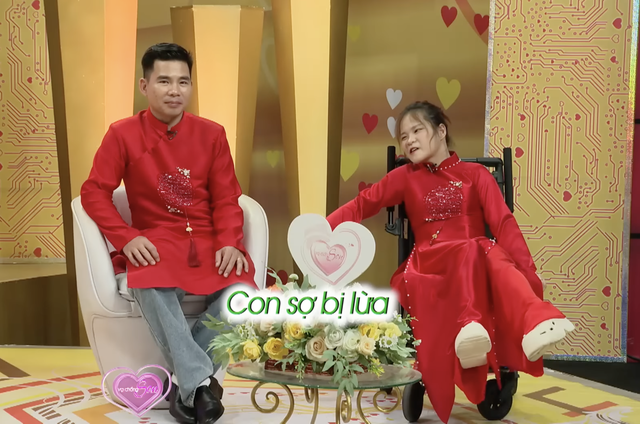 Vợ chồng son 2026 - Tập 1: Chuyện tình "không đôi chân" và lời cầu hôn sau 3 năm tích góp - Ảnh 1.