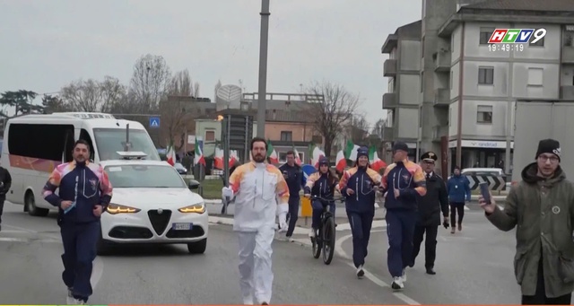 Rước đuốc Olympic tiếp tục hành trình xuyên nước Ý - Ảnh 3.