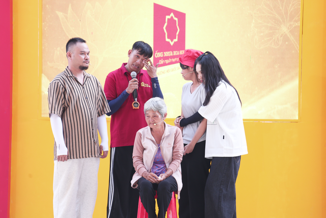 Như Ngọc mồ côi cha mẹ từ nhỏ, nương tựa ông bà già yếu để tiếp tục đến trường - Ảnh 9.