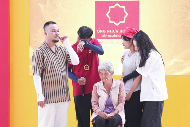 Như Ngọc mồ côi cha mẹ từ nhỏ, nương tựa ông bà già yếu để tiếp tục đến trường - Ảnh 11.