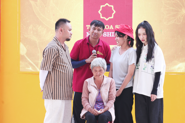 Như Ngọc mồ côi cha mẹ từ nhỏ, nương tựa ông bà già yếu để tiếp tục đến trường - Ảnh 10.