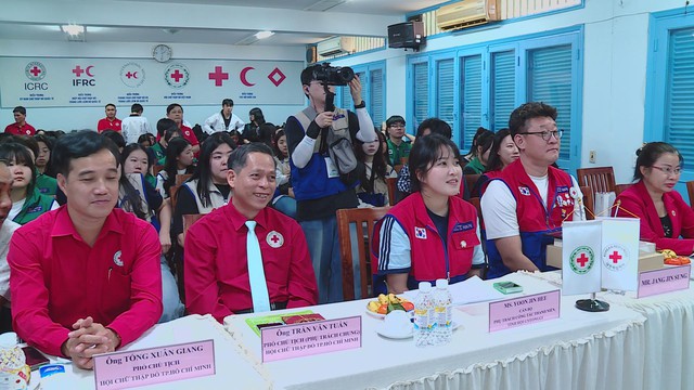 TP. Hồ Chí Minh giao lưu tình nguyện viên Hội Chữ thập đỏ tỉnh Gyeonggi (Hàn Quốc) - Ảnh 1.