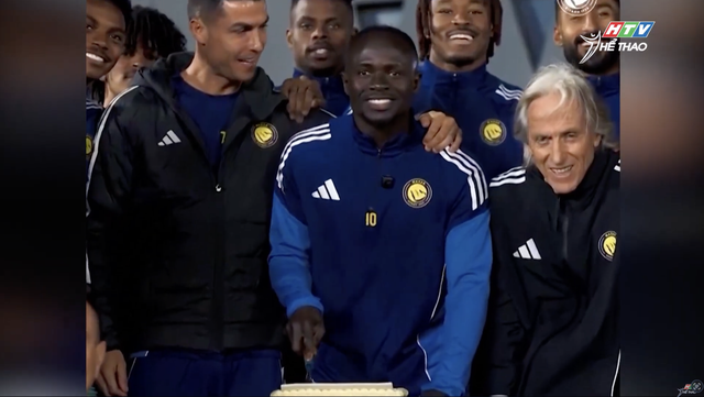 Sadio Mane được chào đón hoành tráng tại CLB Al Nassr - Ảnh 3.
