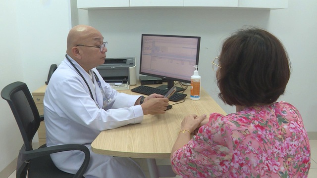 Từ sổ giấy sang dữ liệu số trong khám chữa bệnh: Đẩy mạnh chuyển đổi số - Ảnh 2.