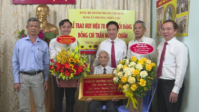Đồng chí Trần Ngươn Quân vinh dự nhận Huy hiệu 70 năm tuổi Đảng- Ảnh 3.