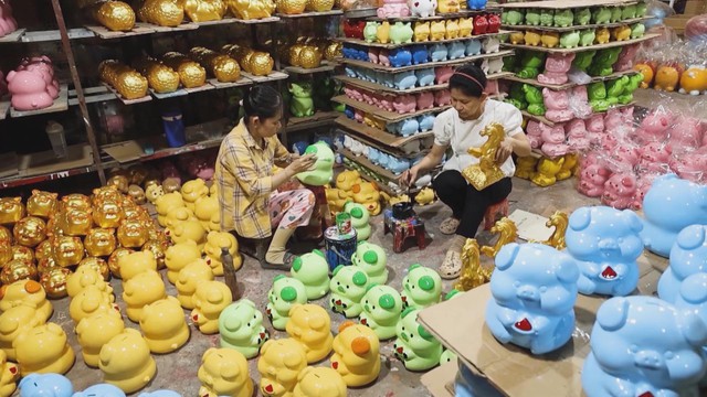 Gốm sứ Bắc TP. Hồ Chí Minh: "Thổi hồn" vào linh vật Tết Bính Ngọ 2026 - Ảnh 1.