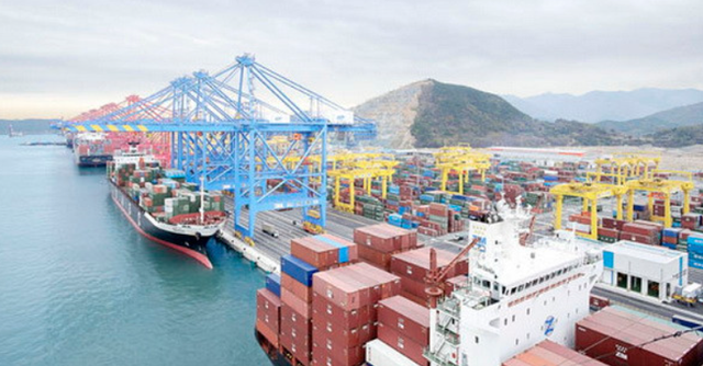 Ông Trump tăng thuế lên 25% với nhiều mặt hàng của Hàn Quốc - Ảnh 1.