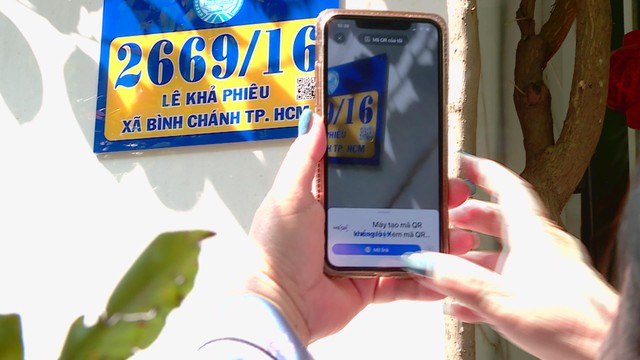 Trao thông báo và tặng bảng số nhà mới cho người dân xã Bình Chánh - Ảnh 5.