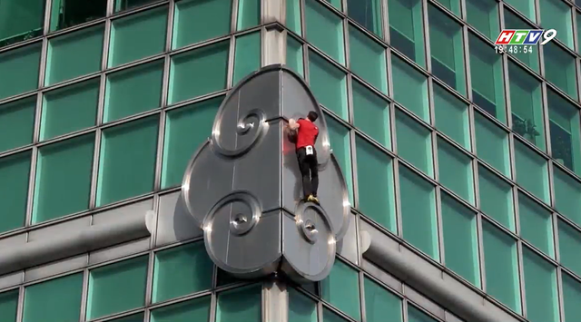 Alex Honnold hoàn thành leo tòa nhà cao 508m Taipei 101 không dây bảo hộ - Ảnh 1.