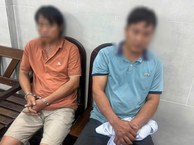 Công an phường Sài Gòn giải cứu thiên nga thành công - Ảnh 2.