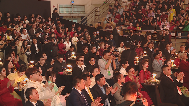 Phát triển công nghiệp văn hóa đi đôi với gìn giữ bản sắc - Ảnh 1.