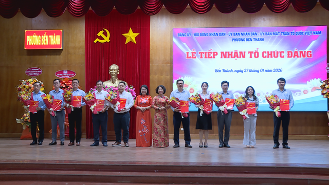 Thời sự HTV ngày 28/1/2026 | Trao gần 40.000 tờ Báo Xuân Nhân Dân tặng cán bộ, chiến sĩ biên giới và hải đảo - Ảnh 2.