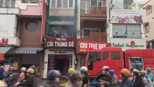 60 Giây ngày 28/1/2026 | TP. Hồ Chí Minh: Cháy cửa hàng trên đường Hai Bà Trưng, giao thông ùn tắc - Ảnh 1.