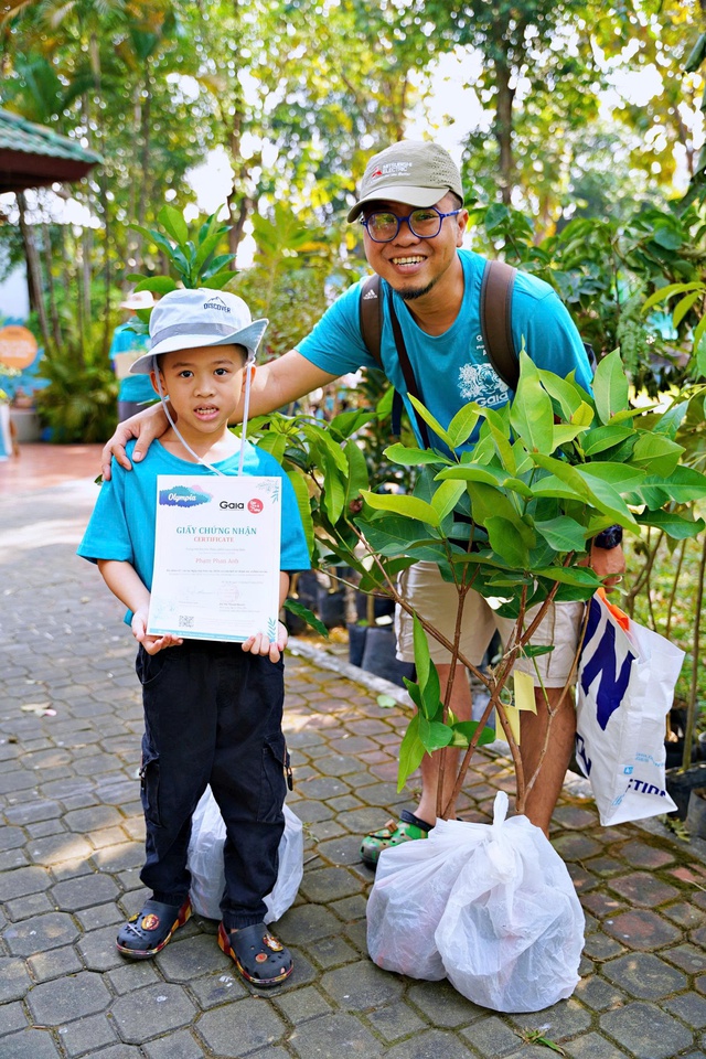 TP. Hồ Chí Minh: Tặng cây xanh nhân dịp "Tết trồng cây" - Ảnh 1.