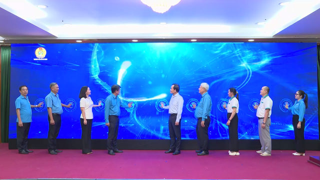 TP. Hồ Chí Minh: Tặng quà Tết cho 350.000 đoàn viên, công nhân lao động khó khăn - Ảnh 4.