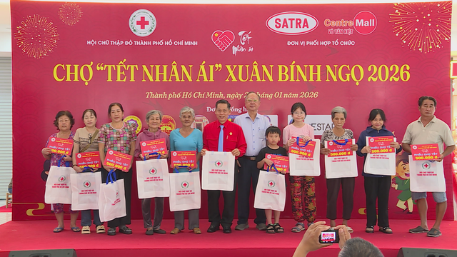 Chợ Tết Nhân ái: Hơn 1.000 người dân được mua sắm miễn phí - Ảnh 3.