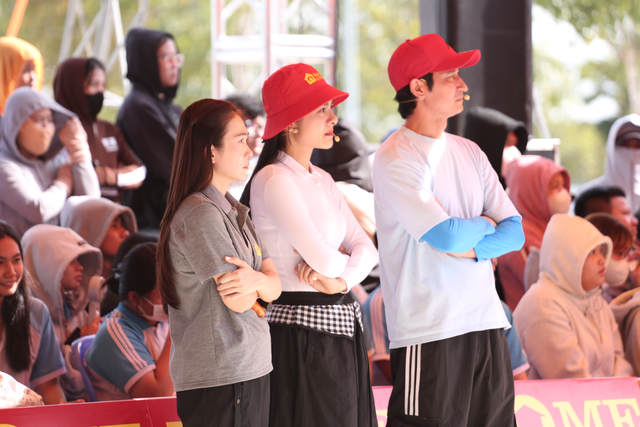 Vân Trang, Huy Khánh xúc động khi trở lại "Mái ấm gia đình Việt" - Ảnh 3.